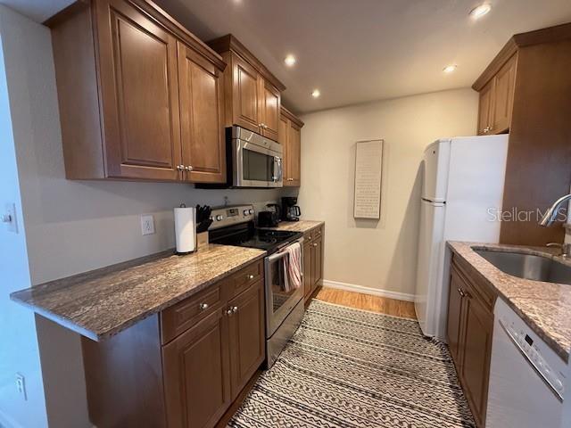 M B R CONDO - Residential Lease