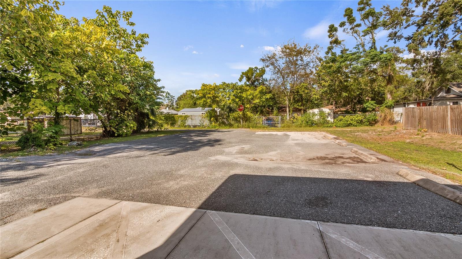 LEESBURG LSBG REALTY COS ADD - Residential