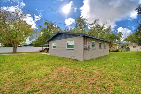 A home in AUBURNDALE