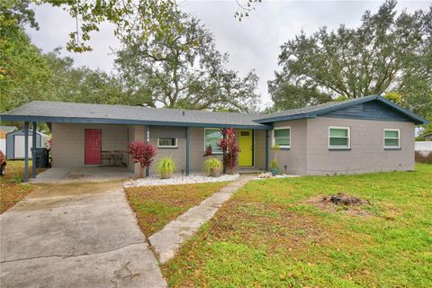 A home in AUBURNDALE