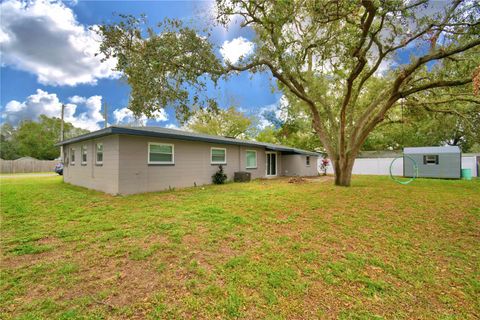 A home in AUBURNDALE