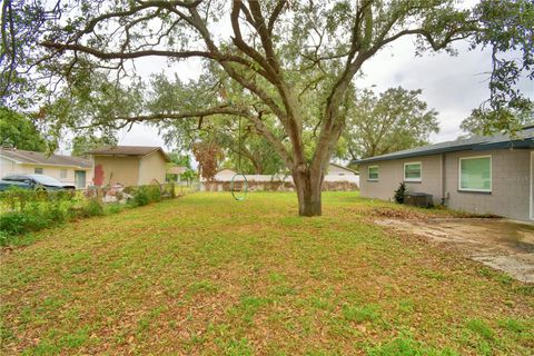 A home in AUBURNDALE