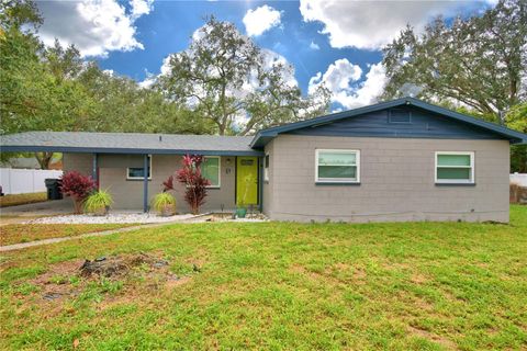 A home in AUBURNDALE