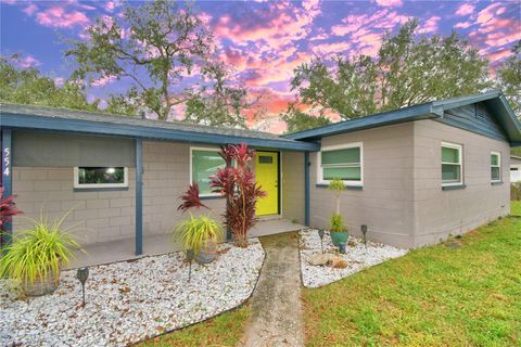 A home in AUBURNDALE