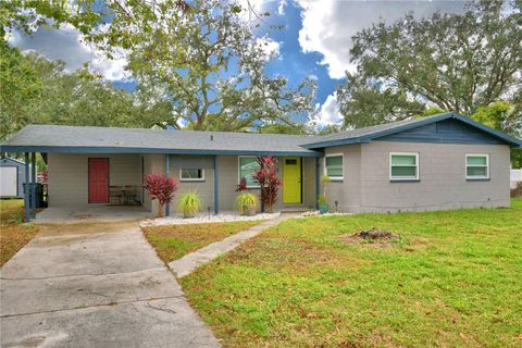 A home in AUBURNDALE