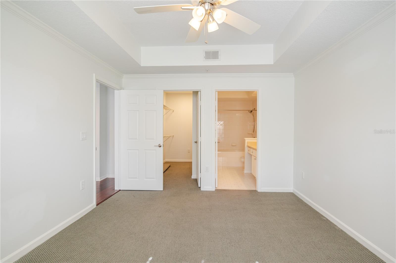 HYDE PARK WALK A CONDO - Residential