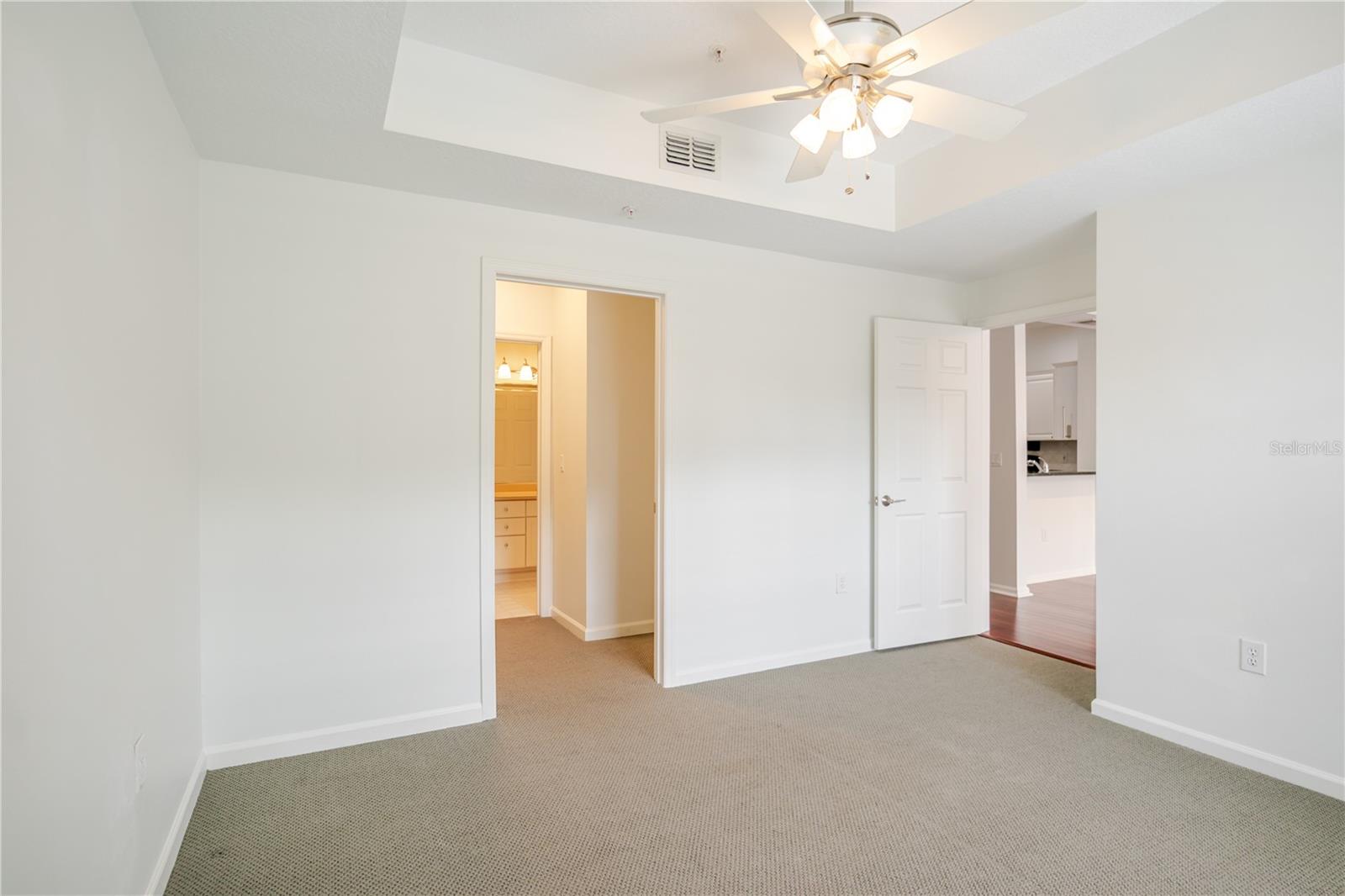 HYDE PARK WALK A CONDO - Residential