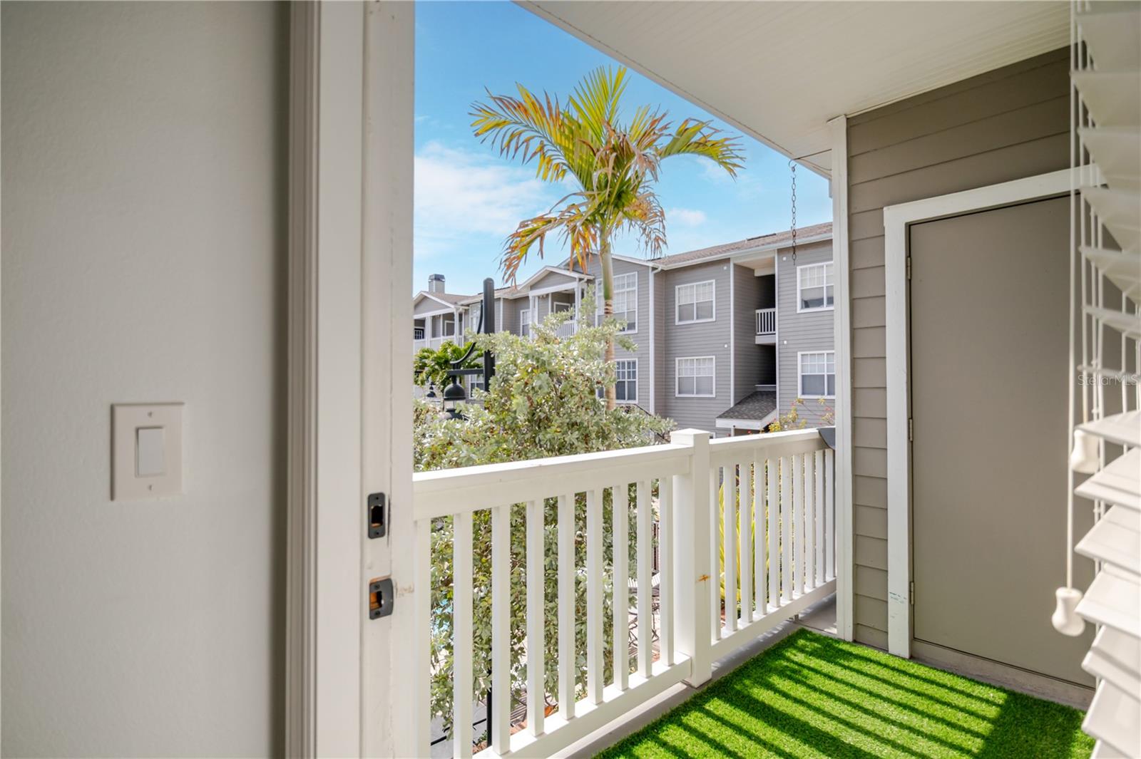 HYDE PARK WALK A CONDO - Residential