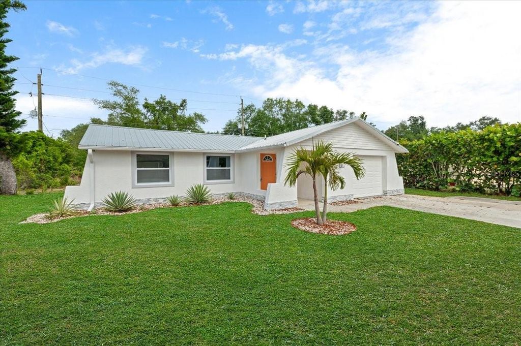 Photo of 2580 Shamrock Drive, Venice, FL 34293 (MLS # A4693357)