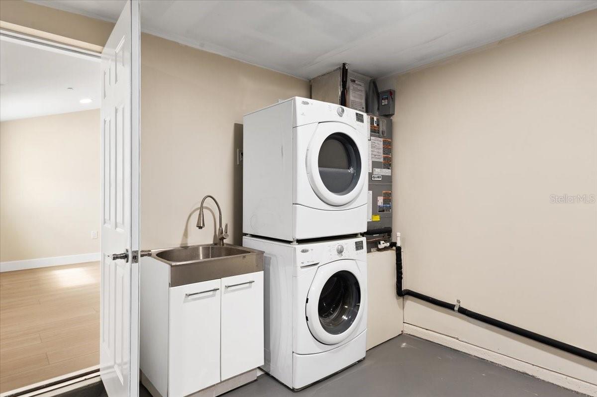 SOUTH VENICE - Residential