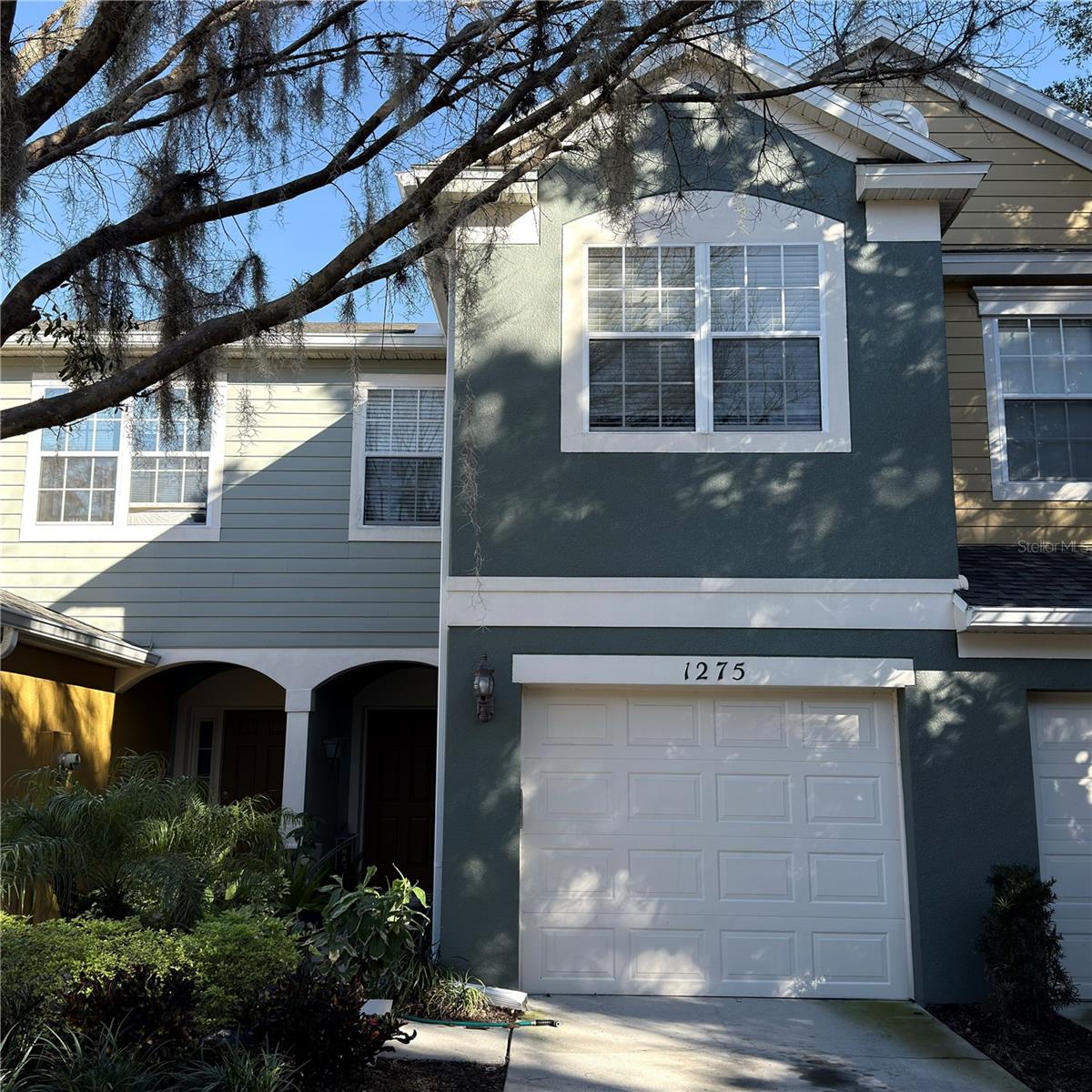 REGENCY OAKS UNIT THREE - Residential Lease