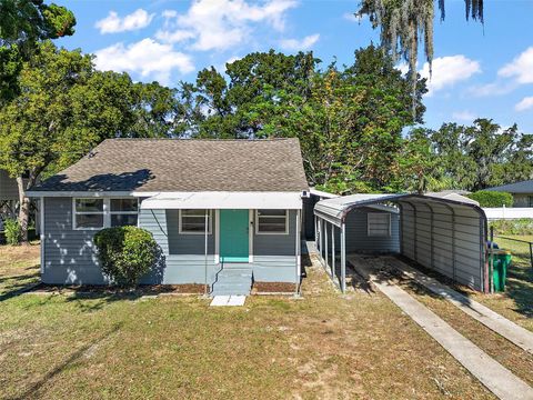 A home in EUSTIS