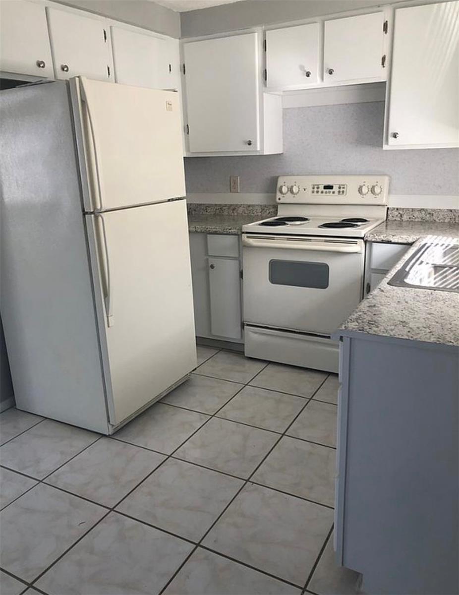 SUNNY LAKES ESTATES - Residential Lease