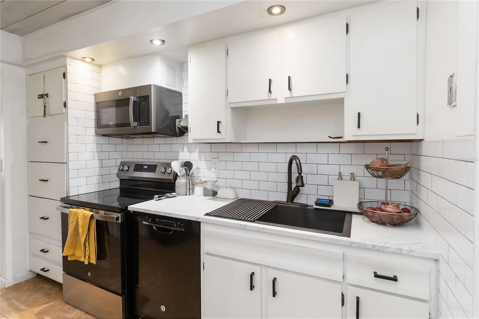 FAIRLANE ESTATES SEC 1 REP - Residential