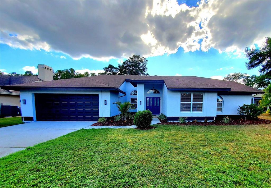 Photo of 382 Waterford Circle E, Tarpon Springs, FL 34688 (MLS # TB8420596)