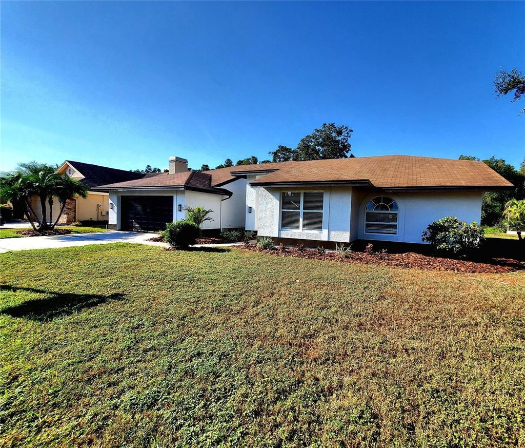Photo of 382 Waterford Circle E, Tarpon Springs, FL 34688 (MLS # TB8420596)
