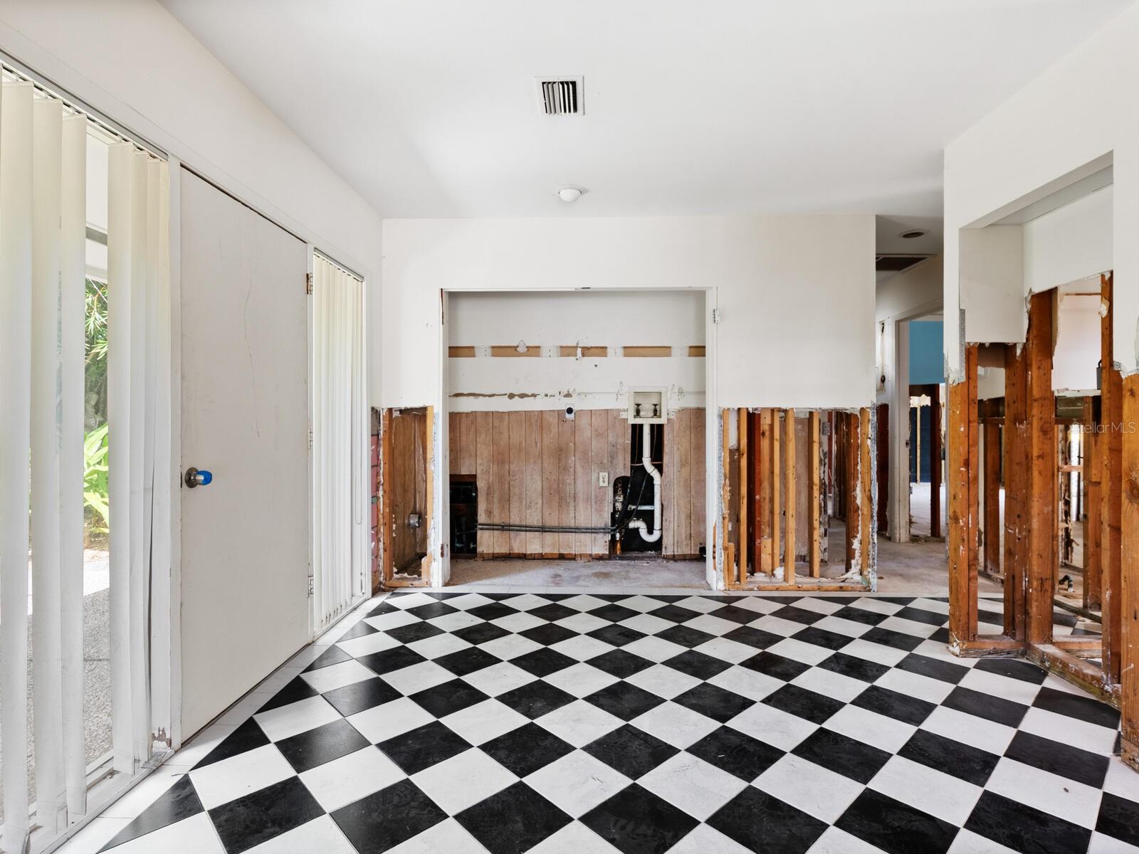 BAY ISLAND - Residential