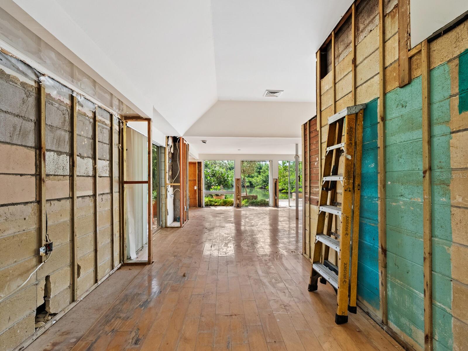 BAY ISLAND - Residential