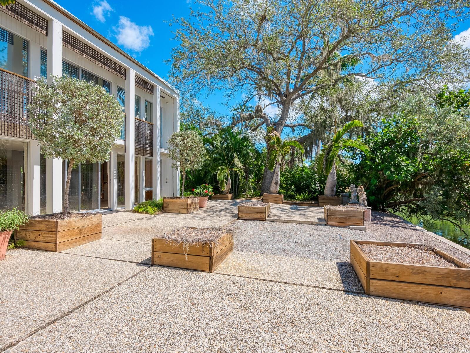 BAY ISLAND - Residential