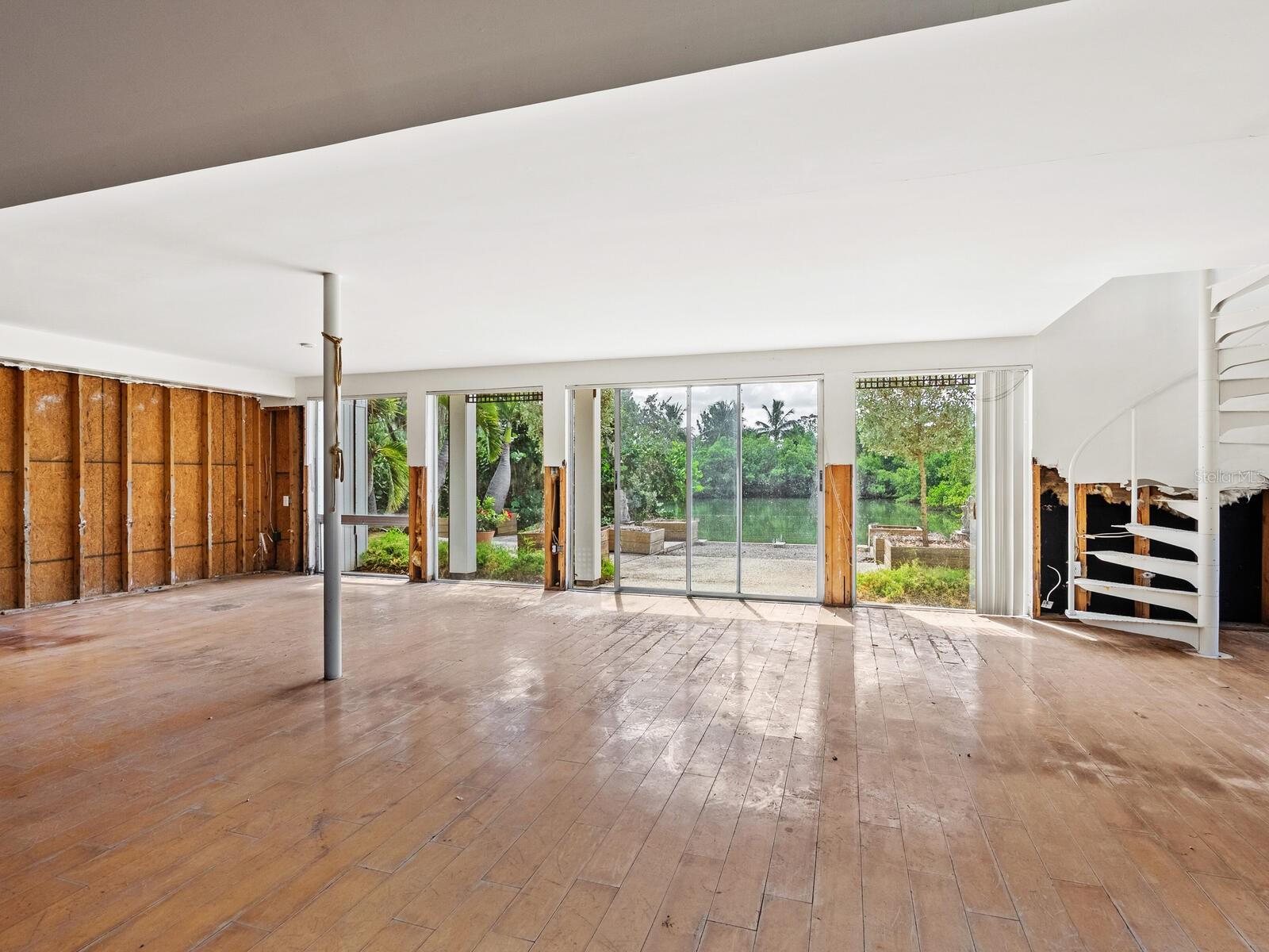 BAY ISLAND - Residential