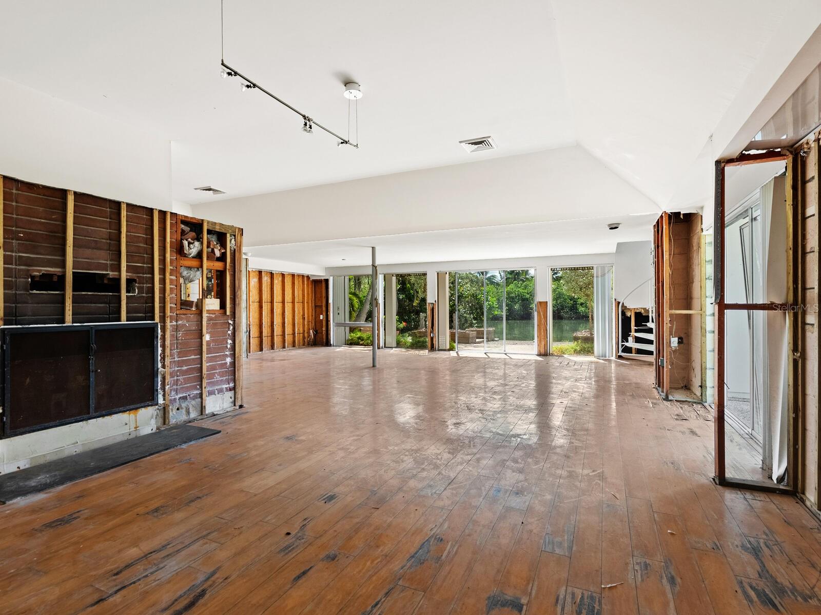 BAY ISLAND - Residential