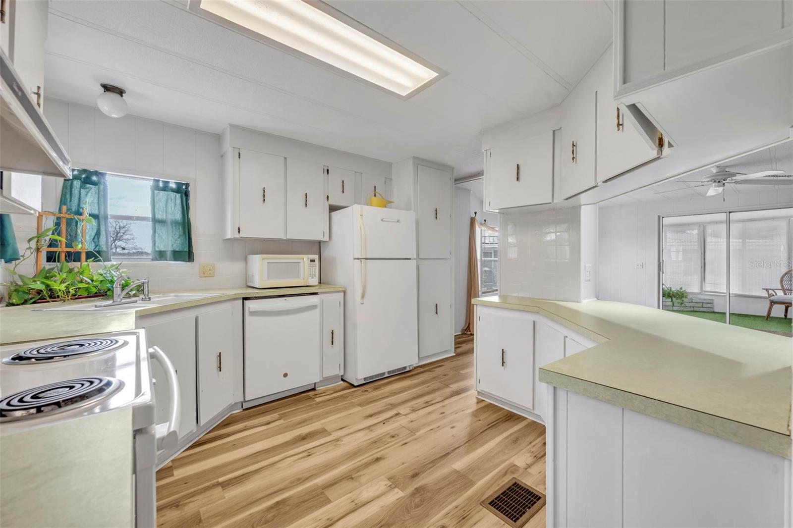 BANBURY VILLAGE CONDO - Residential