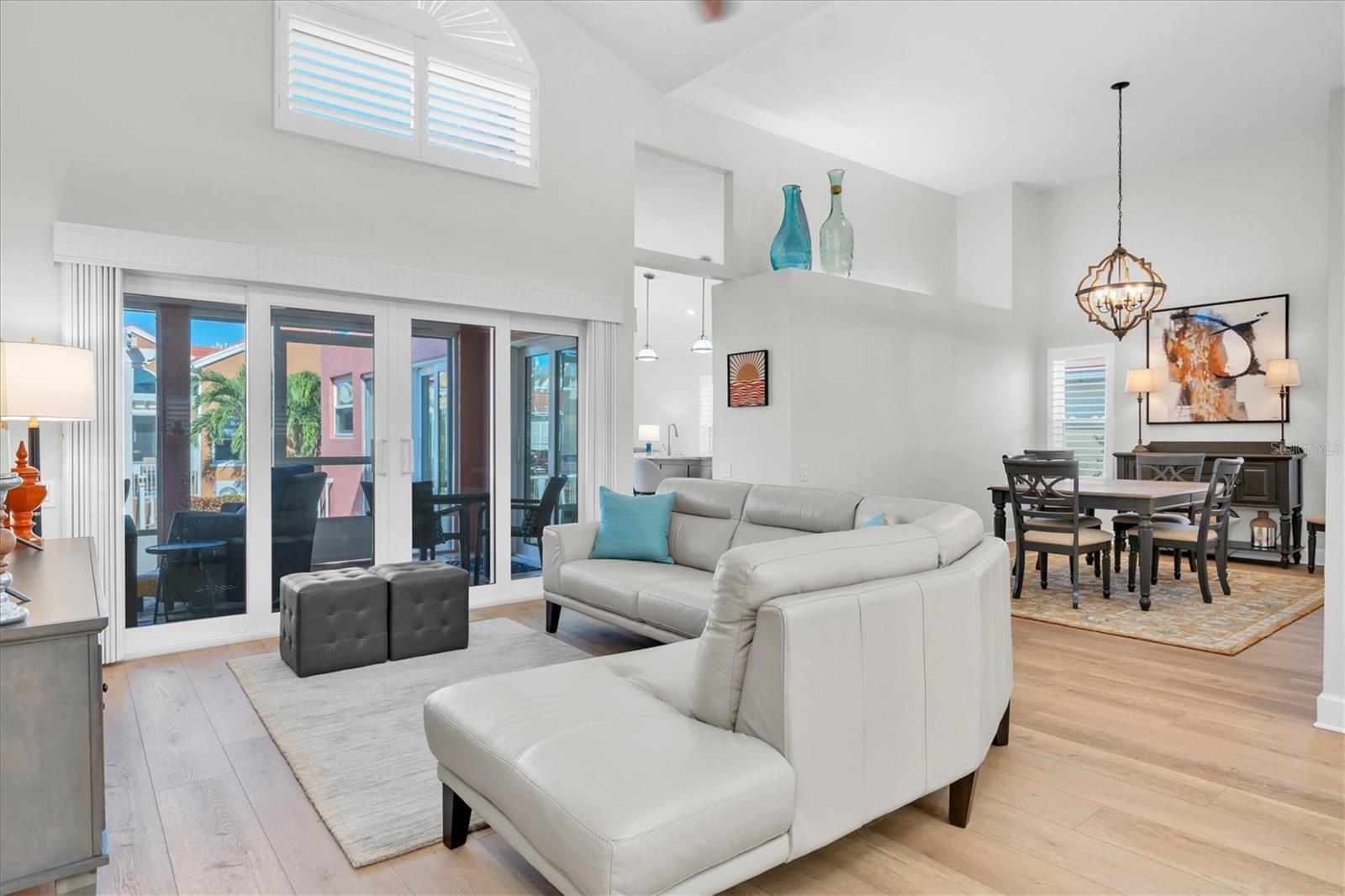 18 JEFFERSON COURT S