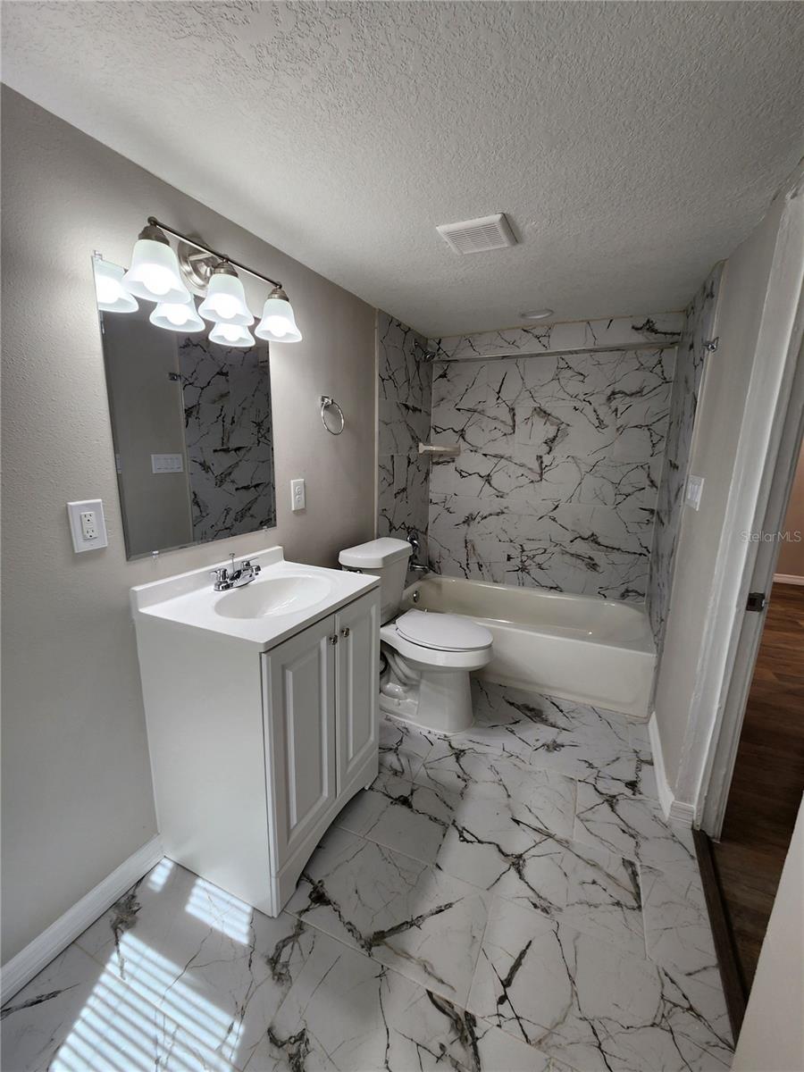 LEAWOOD - Residential Lease