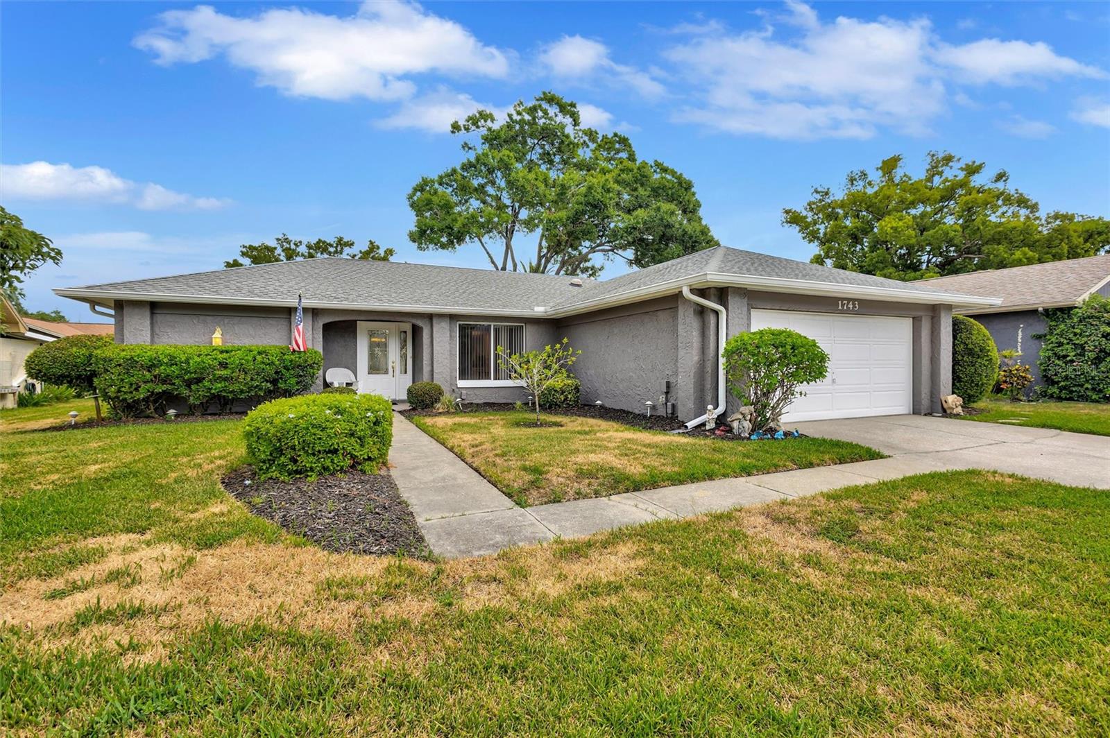 1743 MACDONNELL DRIVE