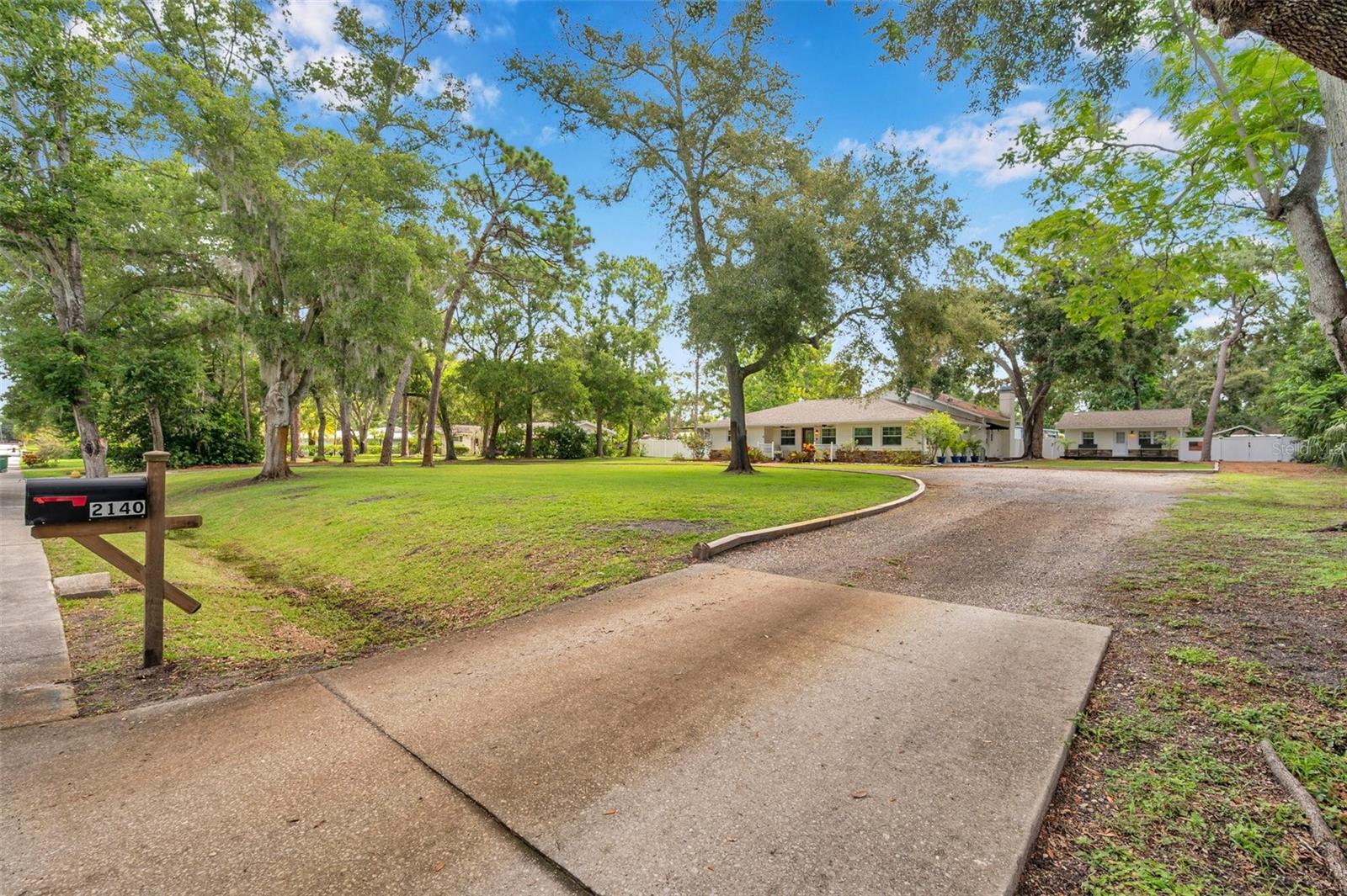 2140 BOW LANE