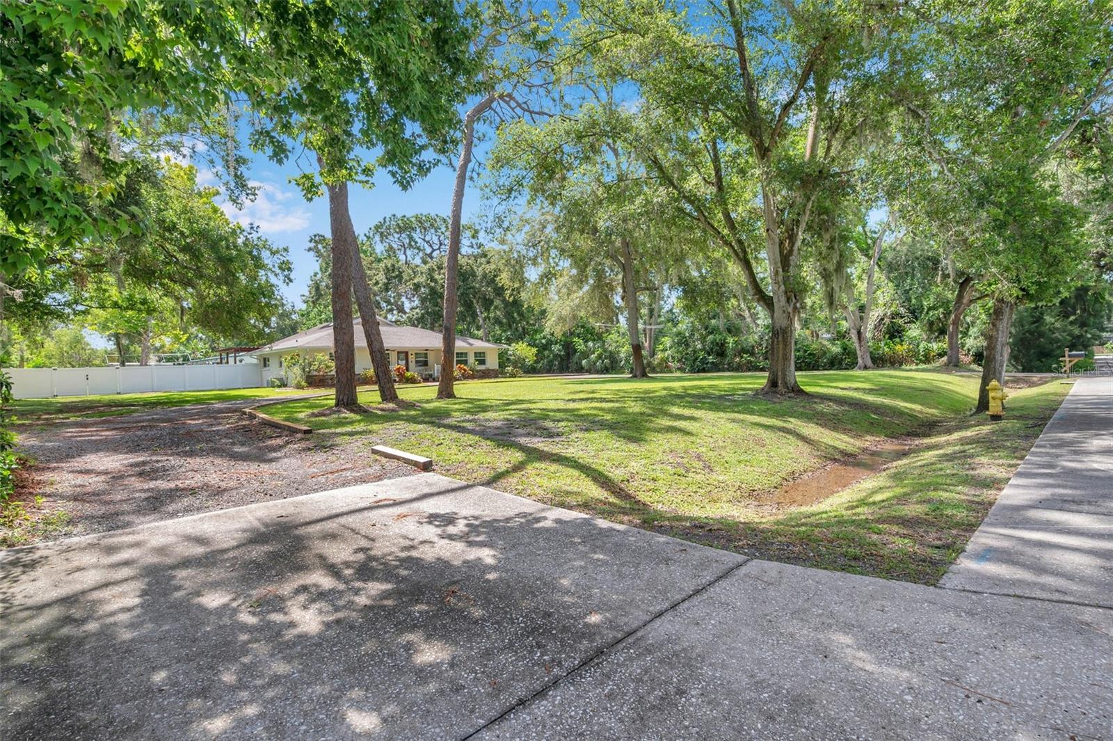 2140 BOW LANE