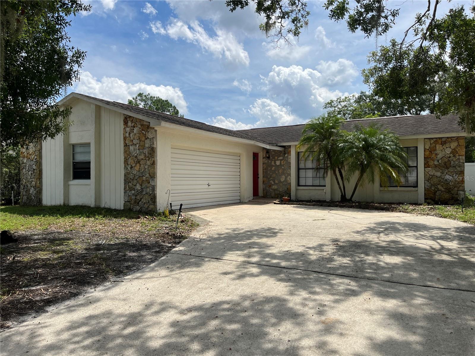 CHARMING 3 BEDRM HOME FOR RENT IN WINTER PARK!
Property Has Been Professionally Refurbished, Very Clean Property, Move In Ready, 2 Car Garage, Plenty Of Parking, Corner Lot, Screened-In Patio, Fenced-In Yard, Backyard Storage Shed, Huge Master Suite, Ceiling Fans In Many Rooms, Eat-In Kitchen, Upgraded Kitchen, Hardwood Flooring, Tile Flooring, Freshly Painted, Just 20 Minutes To Downtown Orlando, Just 25 Minutes To The Airport, Convenient To 417 And 436, Convenient To Major Roads, Shopping, Schools, Convenient To Lake Howell High School, Stainless Steel Appliances Included, Blinds Included. The deposit amount is based upon the application results. Pets: OK (Dangerous Pets are not permitted, Pit Bulls, etc.) Priced $1,999.00 for the first 4 months, $2,099.00 for the remaining 8 months (Average: $2,067.00/mo). AVAILABLE: NOW