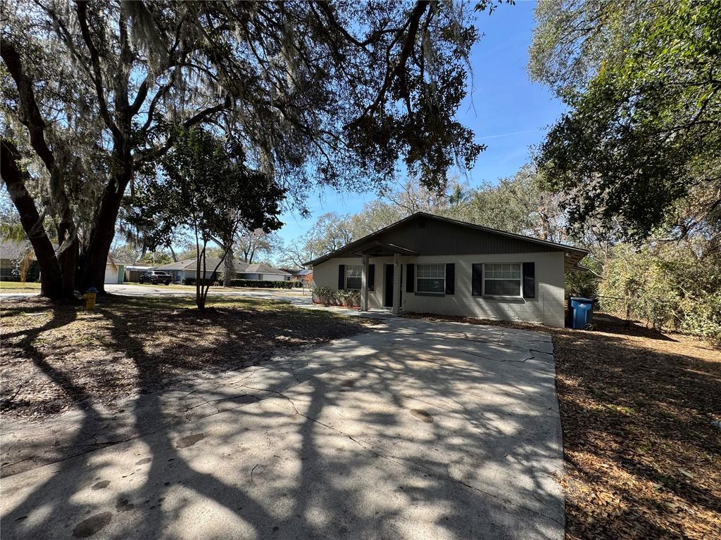 Photo of 414 Wade Avenue, Deland, FL 32724 (MLS # O6386175)