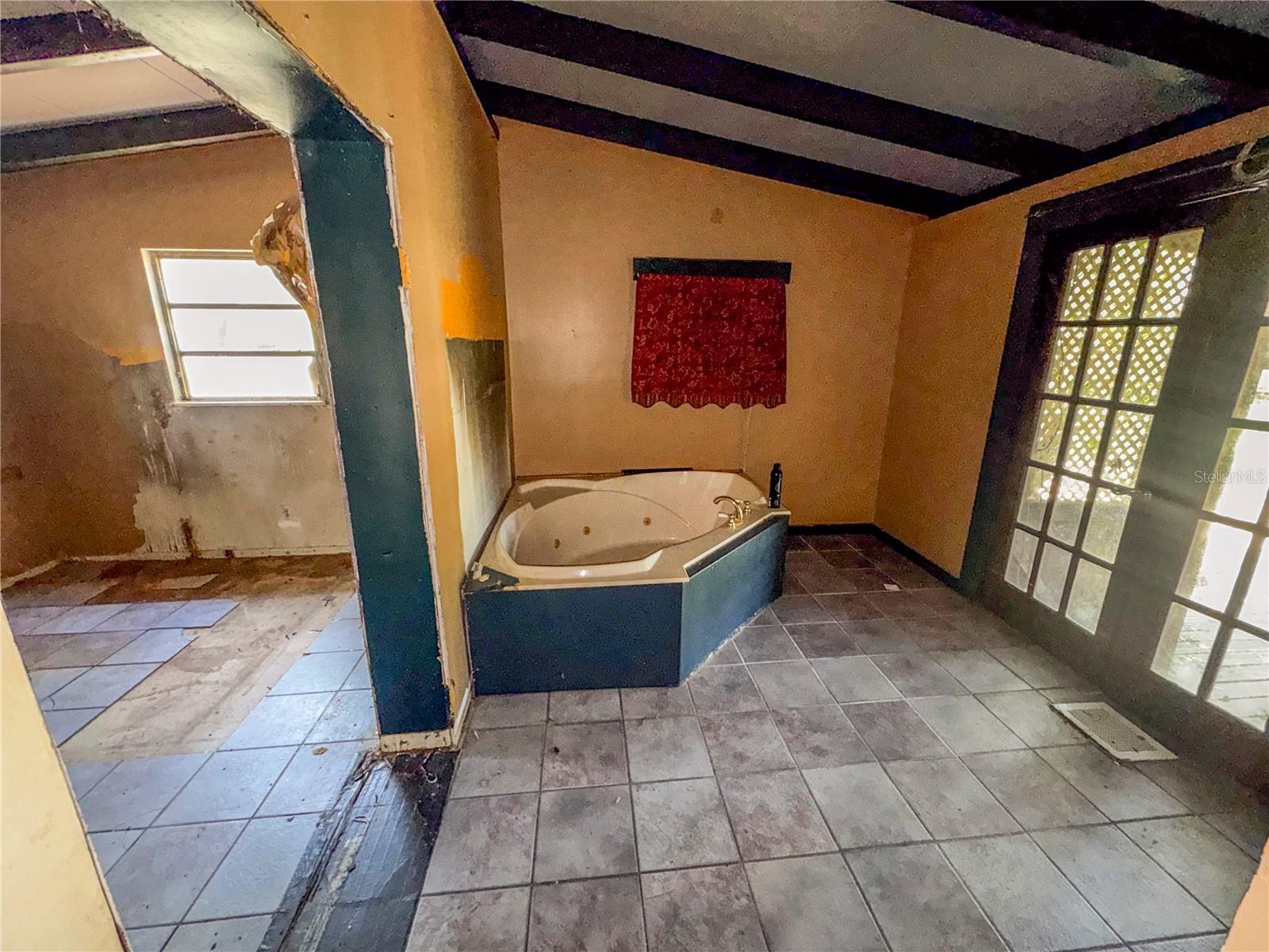 GLENAYRE SUB - Residential