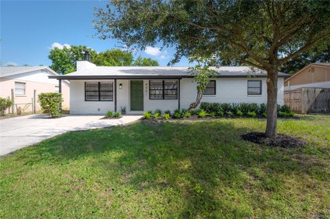 A home in SEMINOLE