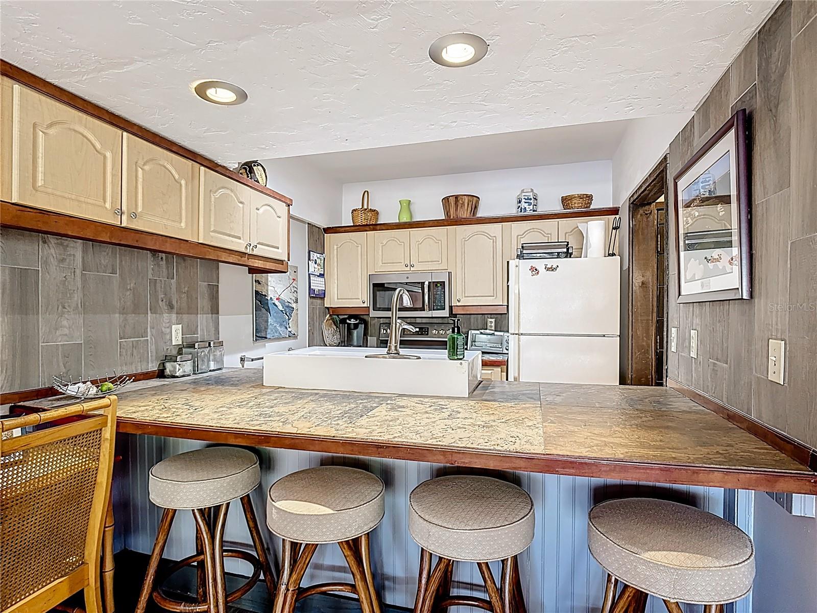 GRENELEFE ABBEY COURT CONDO - Residential