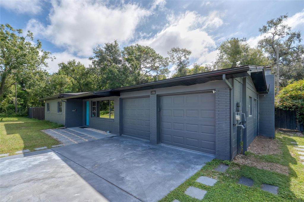 Photo of 2106 W Minnehaha Street, Tampa, FL 33604 (MLS # TB8430749)