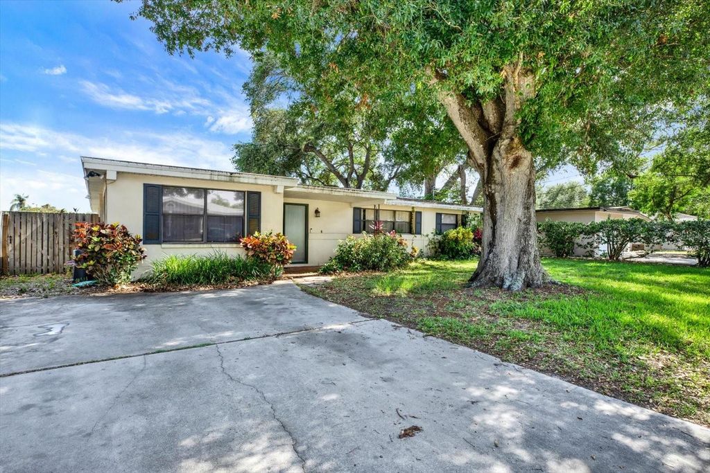Photo of 2215 Curtis Drive S, Clearwater, FL 33764 (MLS # TB8512542)