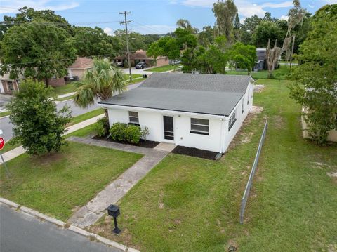 A home in LAKELAND