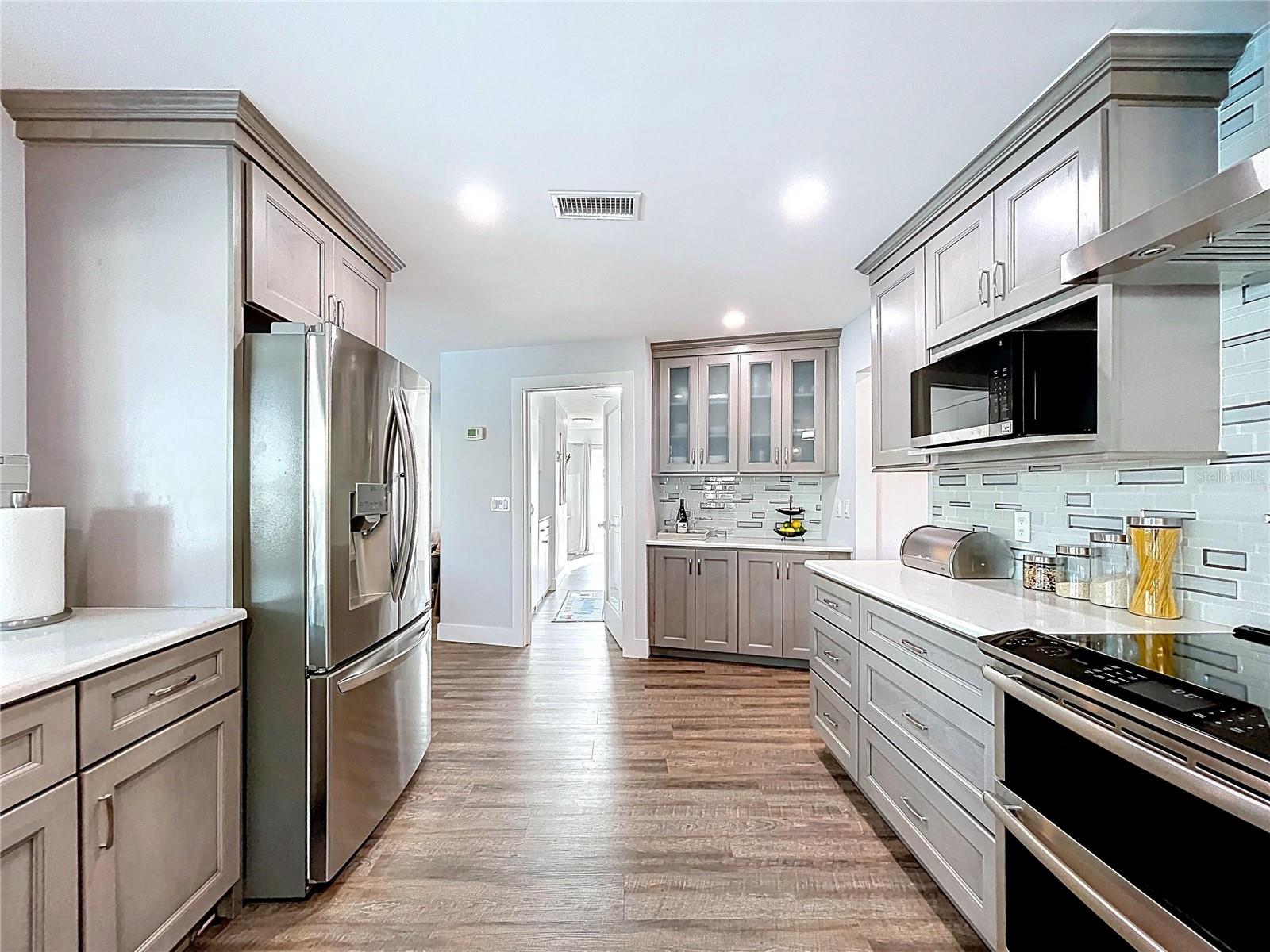 HILLCREST MANOR - Residential