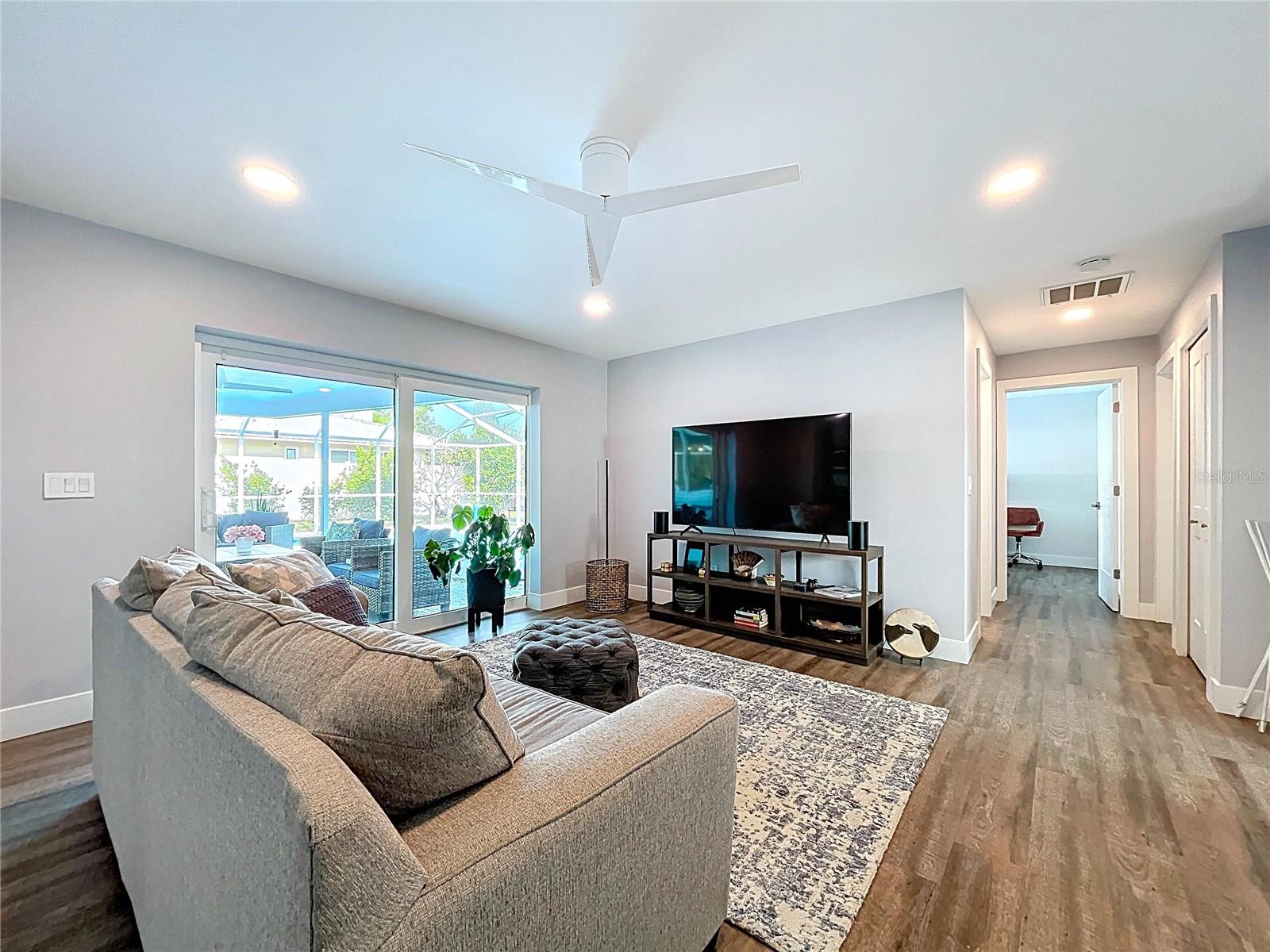 HILLCREST MANOR - Residential