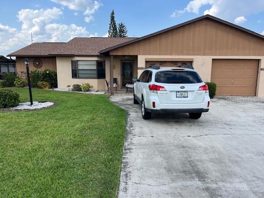 Beautiful 2/2  1/2 Duplex in a desirable 55 plus community in Sebring area.Very well maintained property.Both bathrooms and the Kitchen have been remodeled and the roof replaced in 2025.Don't let this one pass by.Very motivated seller.Easy to show.