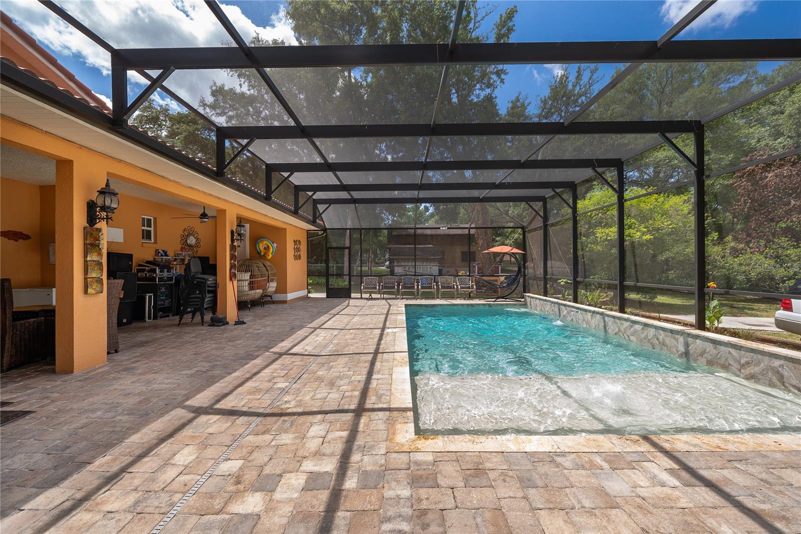 COUNTRY ESTATES - Residential