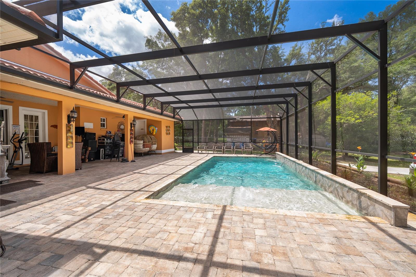 COUNTRY ESTATES - Residential
