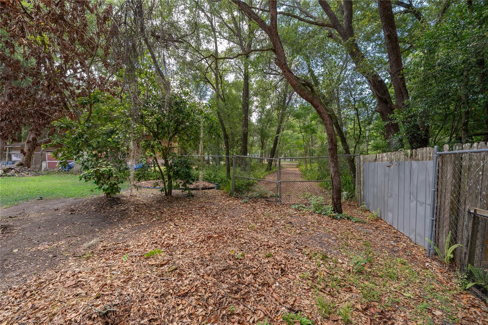COUNTRY ESTATES - Residential