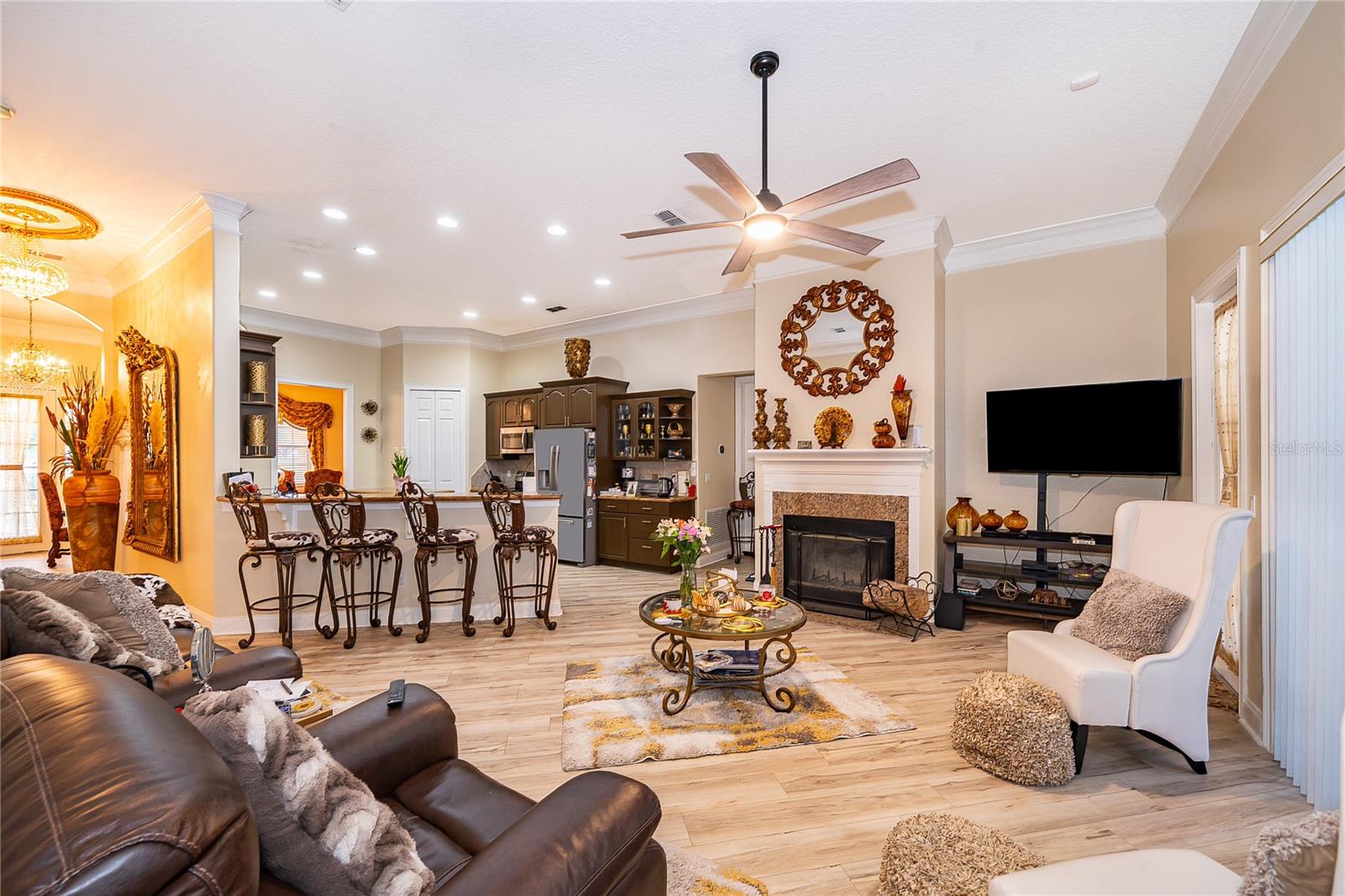 COUNTRY ESTATES - Residential