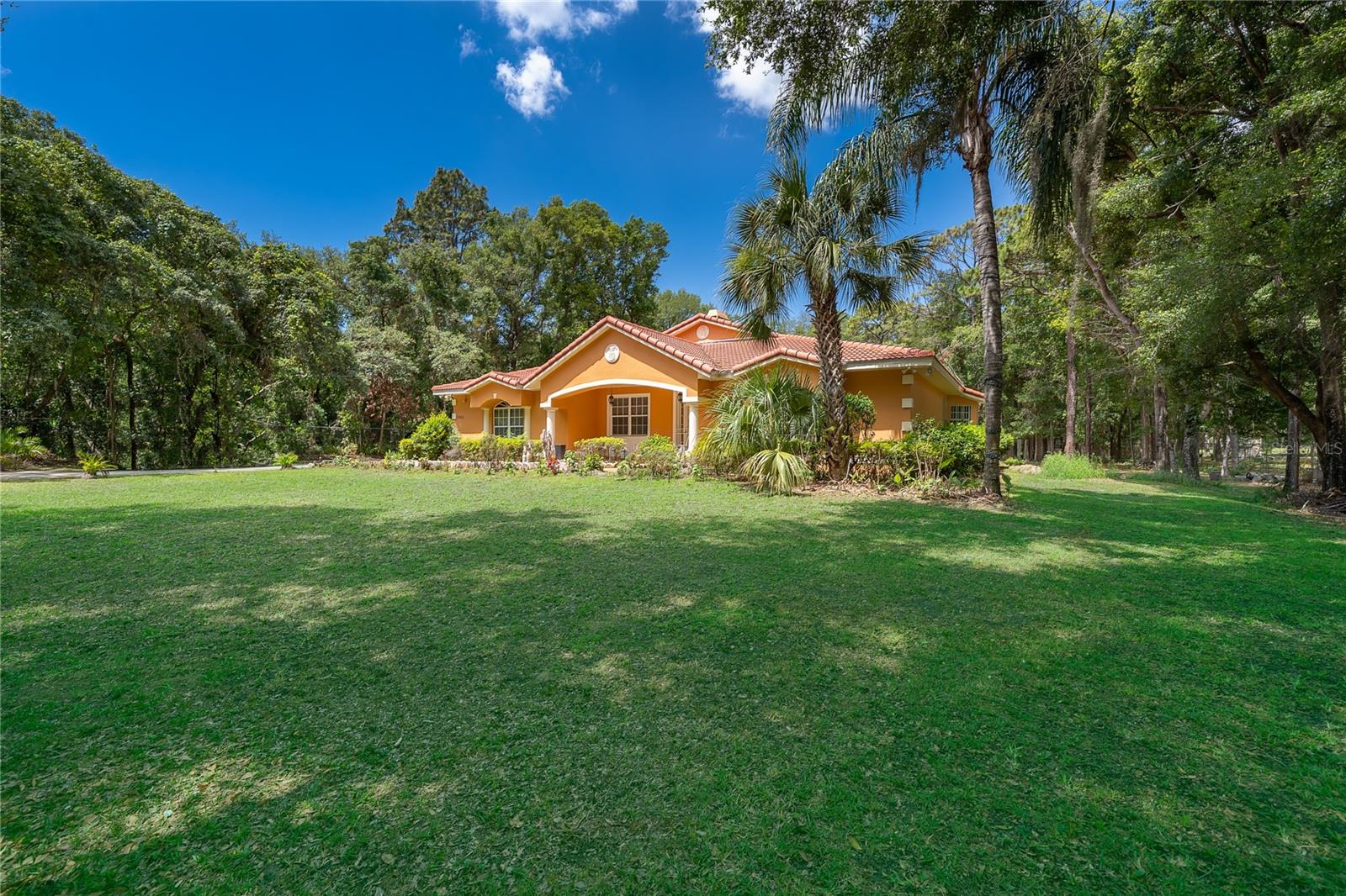 COUNTRY ESTATES - Residential