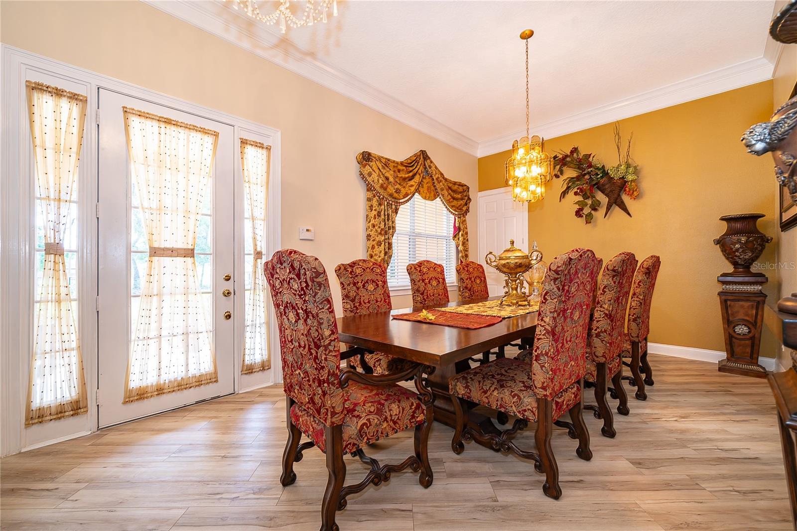 COUNTRY ESTATES - Residential