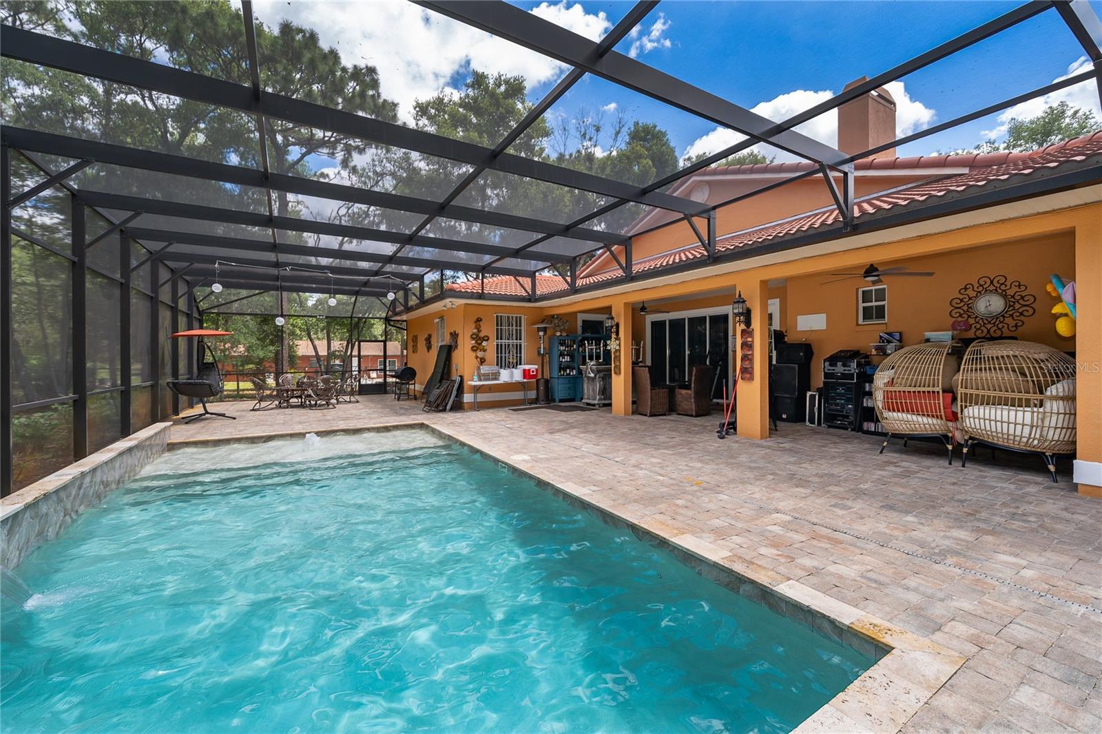 COUNTRY ESTATES - Residential