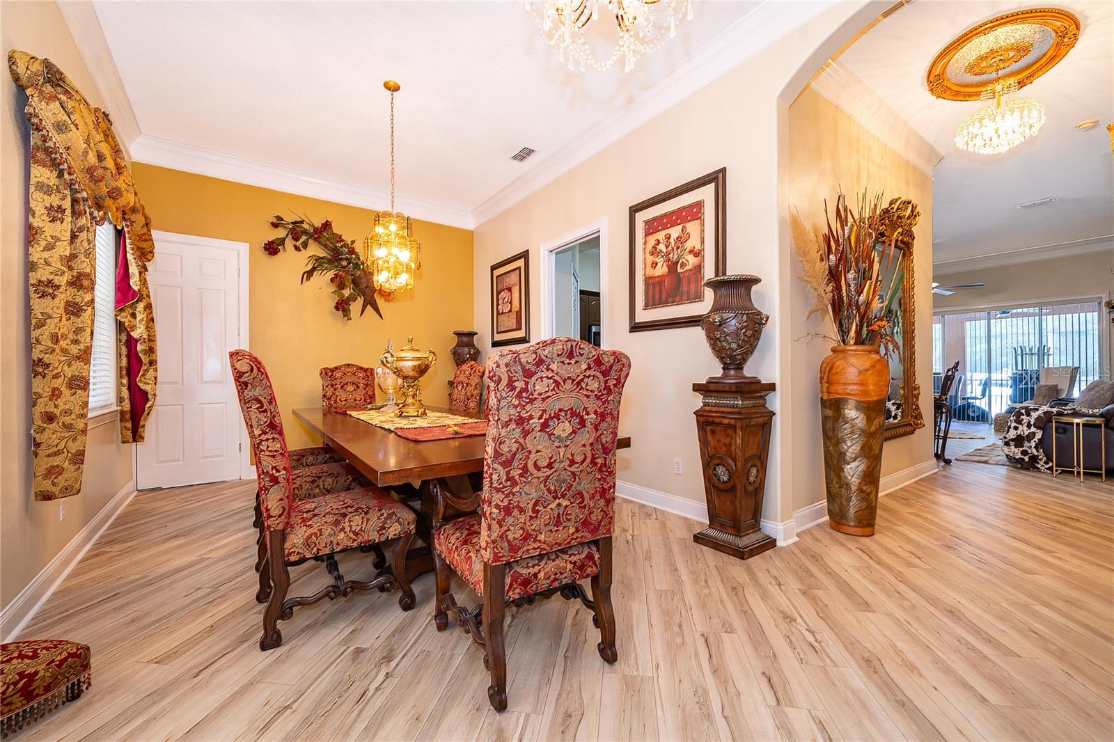 COUNTRY ESTATES - Residential